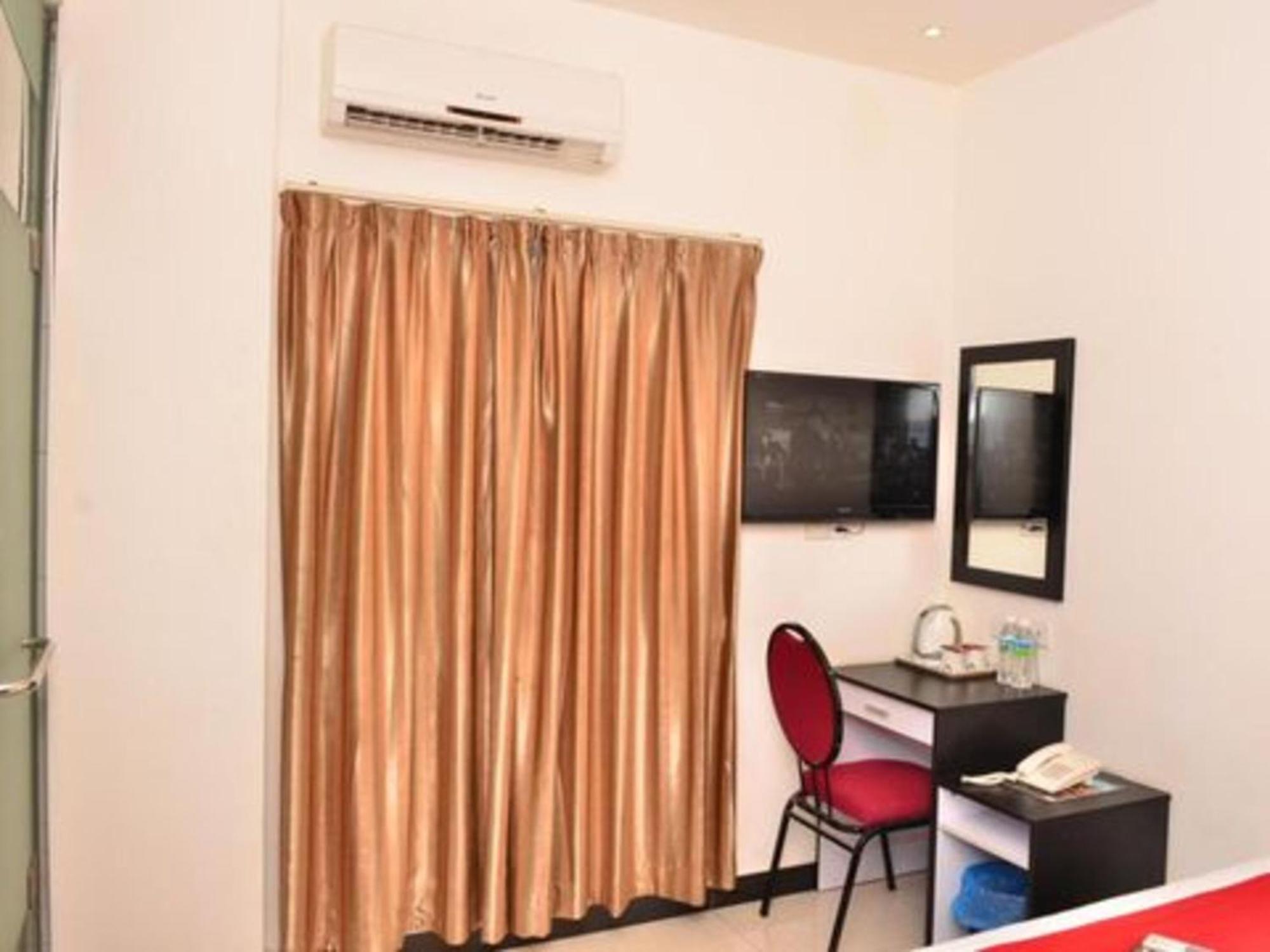 Oyo 91087 Hotel Dspark Port Klang Extérieur photo
